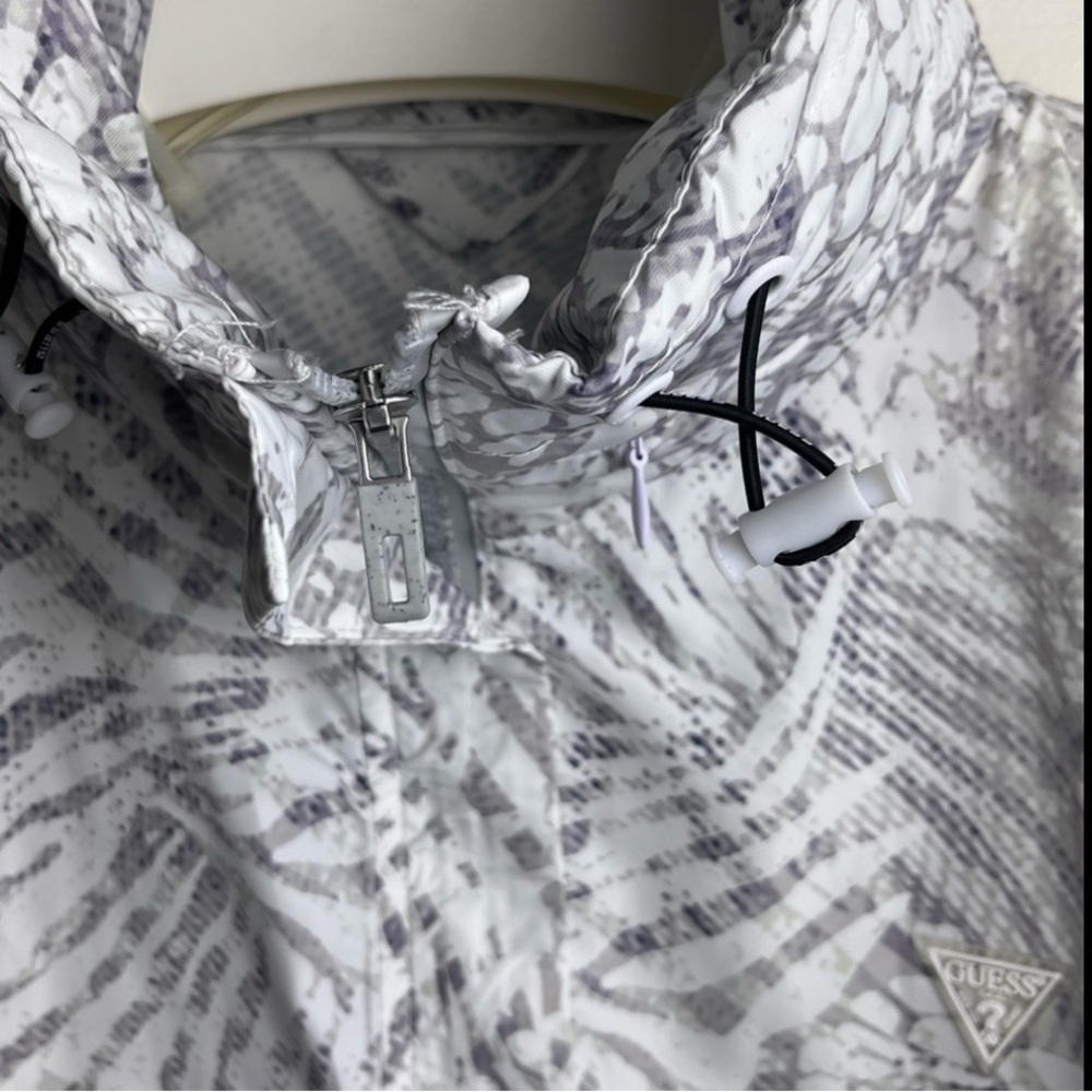 GUESS Brooklyn Hooded Vest - Picture 5 of 15